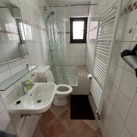 Mg 35-mg36 Schoen Gelegenes Im Zentrum In *