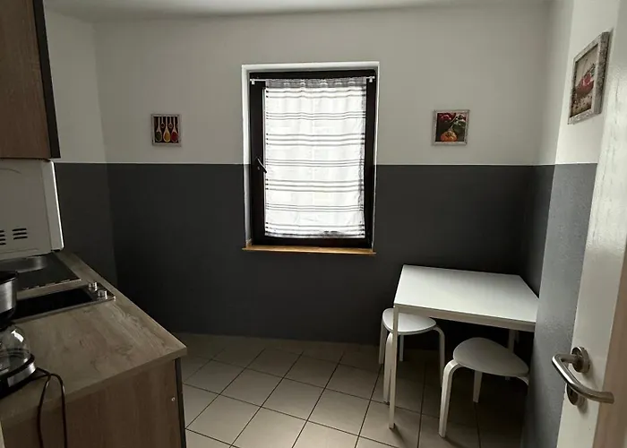 Schoen Gelegenes Im Zentrum In Mg35 Und Mg36 アパート